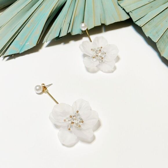 Anthro white flower drop earrings #458 - Picture 3 of 8